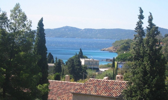 Le Lavandou Apartamento | NEW: Le Lavandou Aiguebelle - Air-conditioned sea view apartment in villa