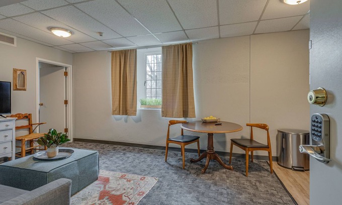 Music Row Apartamento | New Listing!! - 1 Bedroom apt in Music Row, Historic Building!