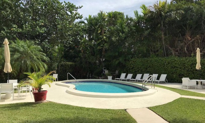 Central Beach Condominio | ¡NUEVO LISTADO! 2 hab / 1 baño. 5 minutos a pie de la playa. Piscina y estacionamiento