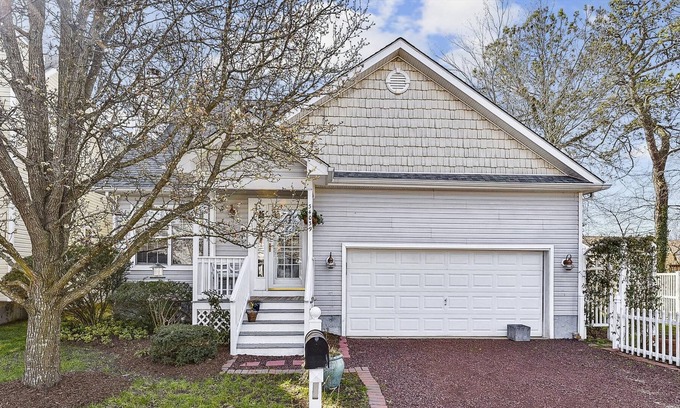 Clearwater Casa | NEW LISTING 2023! Charming and pretty vacation home in a quiet residential community features 3 bedrooms plus a loft with 2 full and 1 half baths that is just perfect for a family beach getaway!