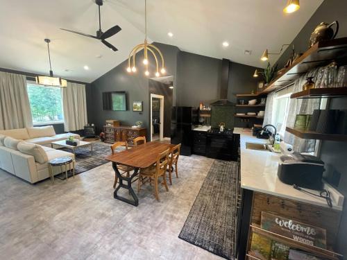 Lyndon Station Casa | New Listing 2BR/2BA on Trout Lake HotTub & Firepit