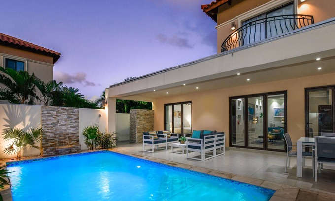 Gold Coast Casa | **NEW LISTING** - 3BR Luxury Villa with Private Pool