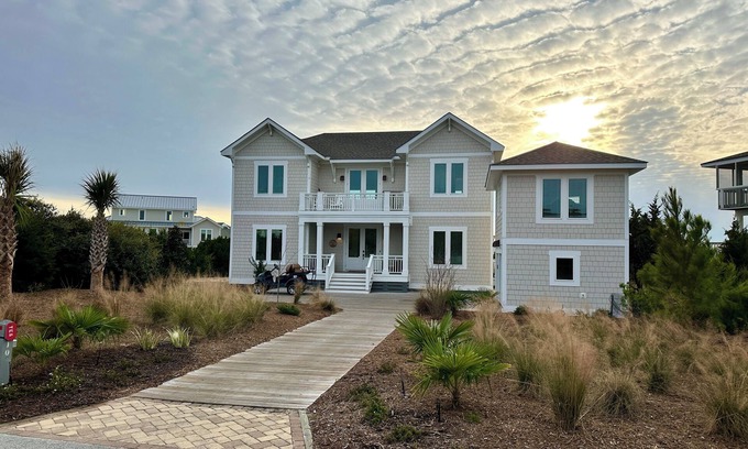 Bald Head Island Casa | 6 bedrooms, 2 fridges, 2 dishwashers, lots of custom amenities & both clubs!