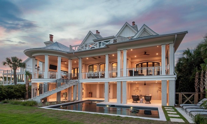 Isle of Palms Casa | New Listing! Ask about discounts! 3900 Palm Blvd. Oceanfront 5 bd, pool/hot tub, elevator