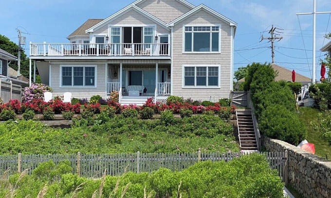Barnstable County Casa | NEW LISTING! Beachfront 5BD--Central A/C, Amazing Water Views, on Bayview Beach & Hyannis Harbor