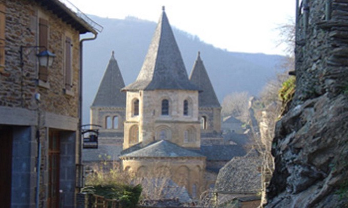 Vieillevie Cabaña | NEW LISTING!! Beautifully restored stone cottage in tranquil rural setting.