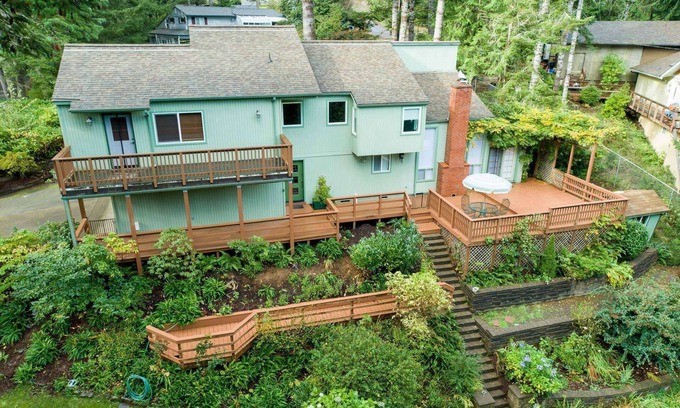 Dunes City Casa | *NEW LISTING* Beautiful Lake Area Home, Pet Friendly, Close to Old town Florence & Dunes, Gas Grill