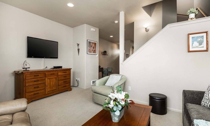Florence Condominio | *New Listing* Beautiful Condo in Historic Old Town Florence.Walk to The Marina, Restaurants, pets ok