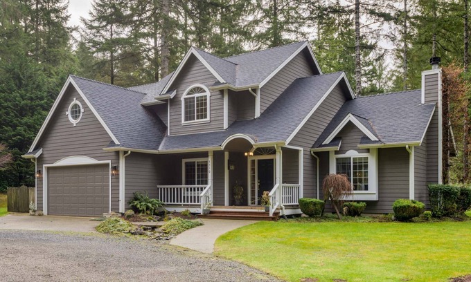 Dunes City Casa | New Listing! Beautiful well appointed Woahink lake area home w/ gas grill and fire pit