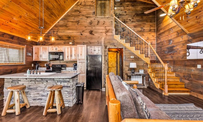 Langston Cabina | New Listing - Cabin on Lake Guntersville