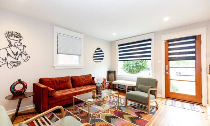 Woodbine Casa | NEW LISTING! Casa Azul: King Beds, Close 2 Broadway HOT Tub with Private Yard