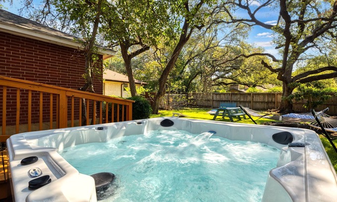 North San Antonio - SAT Casa | New Listing! Castle Hills Gem - Sleeps-14 - Game Room - Hot Tub - Best Location!