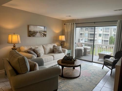 Oceanmarsh Subdivision Casa | NEW LISTING! Centrally Located with Pool and Beach Views