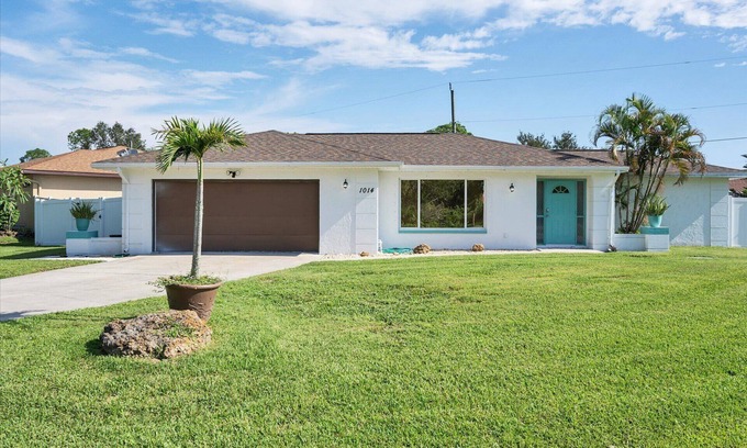 Port Charlotte Casa | New Listing! Charlotte Harbor Area Resort, 120mi to Disney & 134mi to Universal - GRH748965