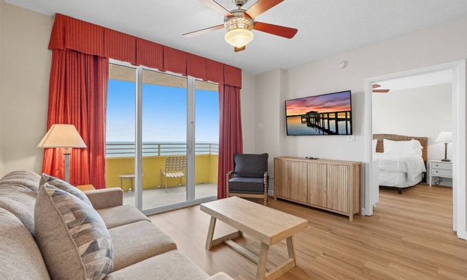 Daytona Beach Apartamento | *New Listing* Completely Remodeled and Newly Furnished 3BR Direct Ocean Front Condo