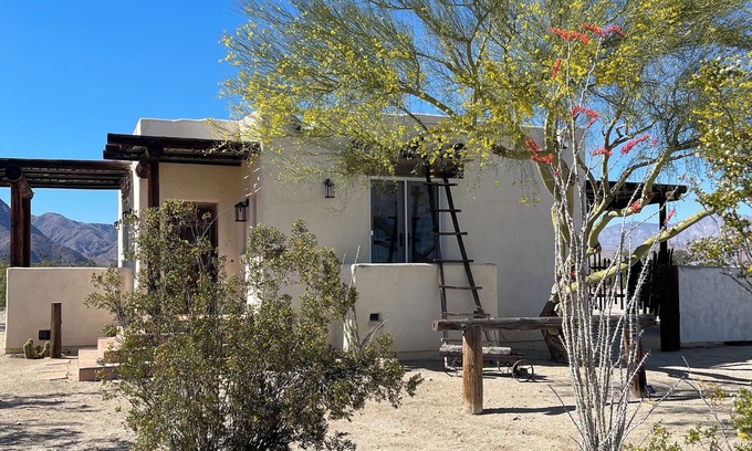 Borrego Springs Casa | NEW LISTING! Cozy private Casita. Couples getaway!