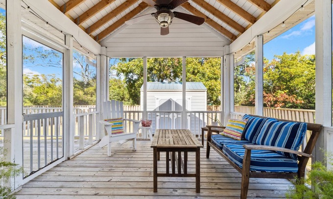 Tranquil Harbour Cabaña | New Listing | Cozy Cottage | Fully Fenced Yard