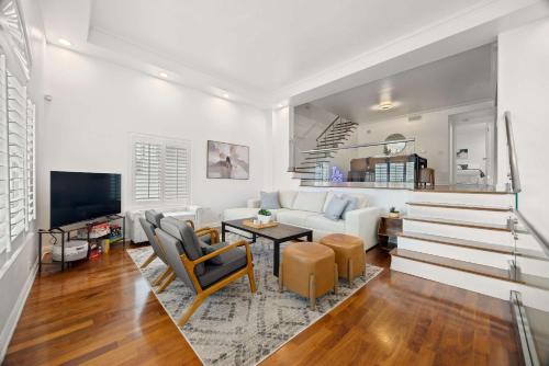 Downtown Los Angeles Casa | New Listing Dodger Clubhouse by Colby & Conrad