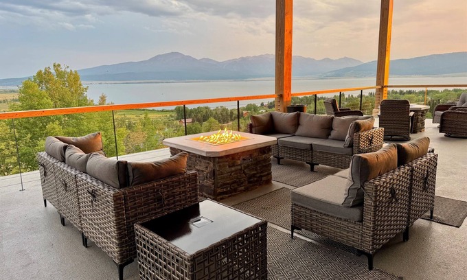 Island Park Casa | NEW LISTING! Elegant, Dramatic Mountain/Lake Views! 20 Mins to Yellowstone NP!