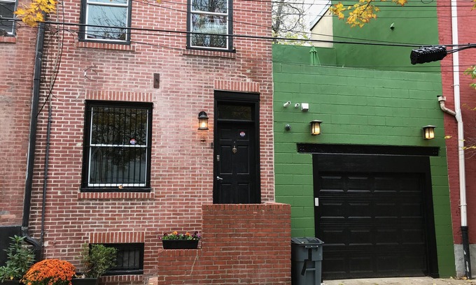 Washington Square West Casa | ¡NUEVO LISTADO! Diversión y fabulosa Trinity Home con cubierta en Center City