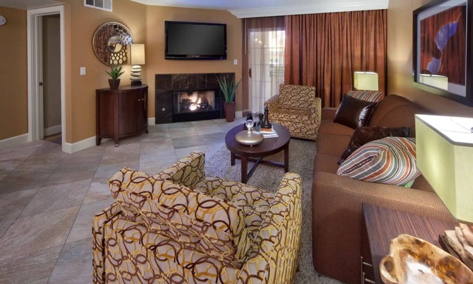 Las Vegas Complejo | NEW LISTING! Holiday Inn Club Vacations *5 STARS* POOL HOT TUB Wi-Fi FIREPLACE
