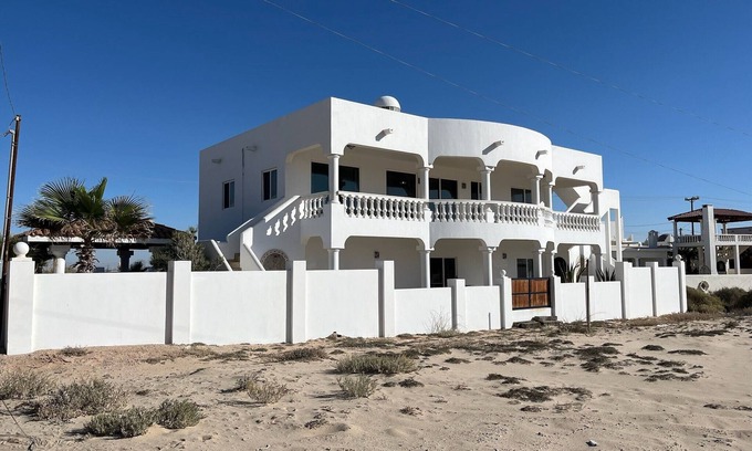Las Conchas Casa | New Listing-Juanita Del Sol-4 bedroom, steps to beach