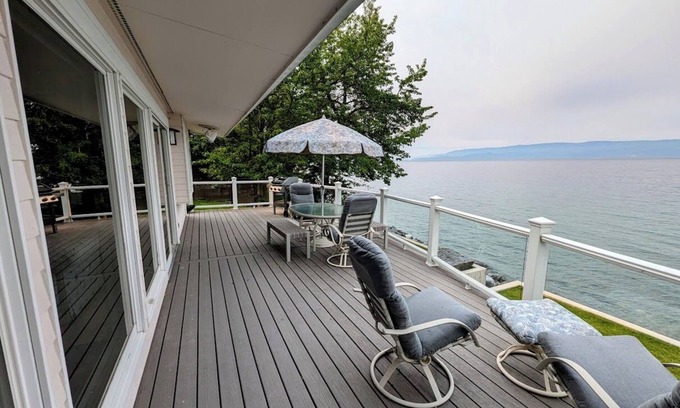 Bigfork Casa | New Listing! Lake Front Retreat on Flathead