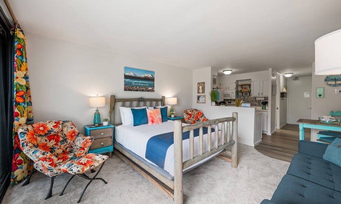 Historic Lahaina Front Street Condominio | New Listing! Modern Oceanfront studio, sunset bliss