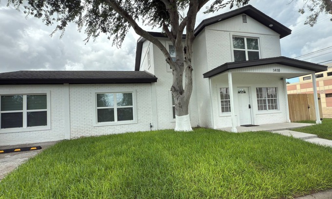McAllen Casa | NEW LISTING! 4 Bedrooms/3.5 Bathrooms