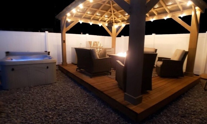East Central Casa | NEW LISTING! New Remodel Sugarhouse Gem+Fenced Yard+Spa+Gazebo+Fiber Internet!