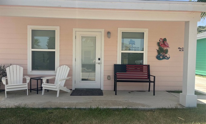 Fulton Cabaña | New Listing! Oasis Bungalow
