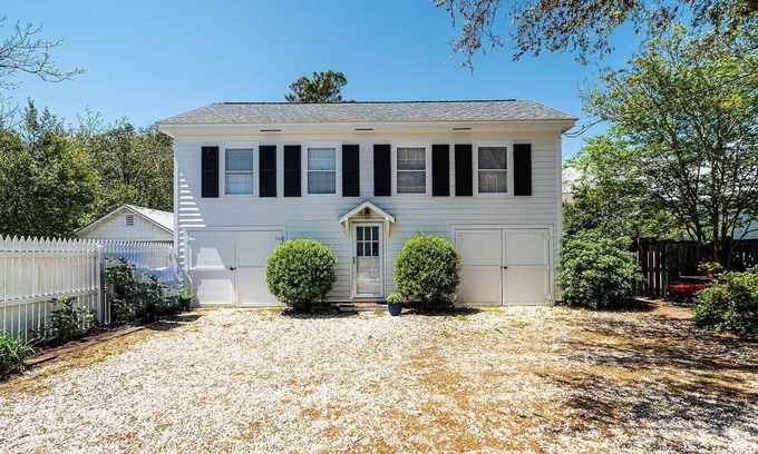 Morehead City Cabaña | *New Listing* Pollock St. Cottage in Historic Downtown Beaufort!