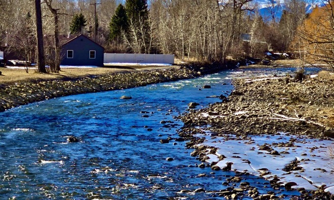 Absarokee Casa | New Listing! Rosebud Creek Home - Waterfront home in historic Absarokee, Montana