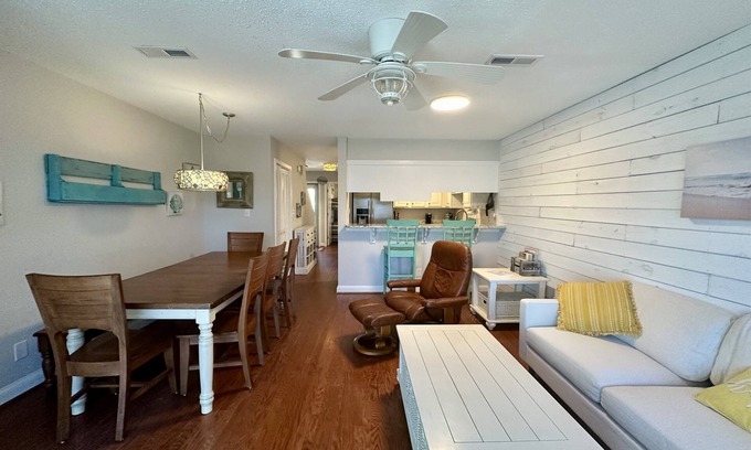 Topsail Beach Casa | New Listing Sea Queen in Queens Grant 2 bed/2 bath