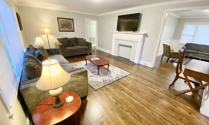 Beverly Woods Casa | New Listing! Southpark Charlotte Queen City Home! Great location!