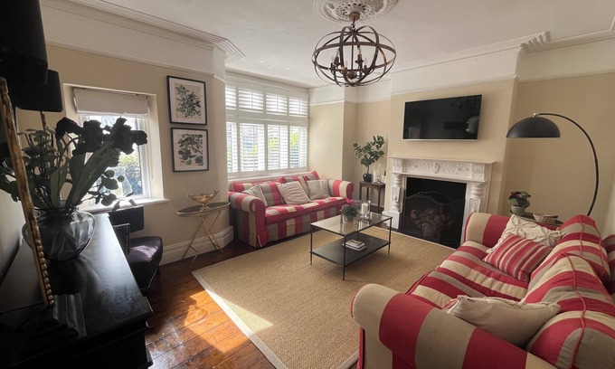 Bath Casa | Stunning Town House City Centre- FREE PARKING!