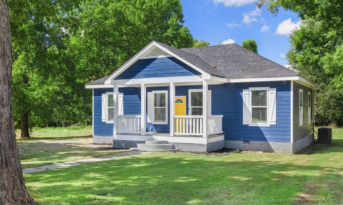Atoka Casa | “New listing” The Blue Farm House!!!