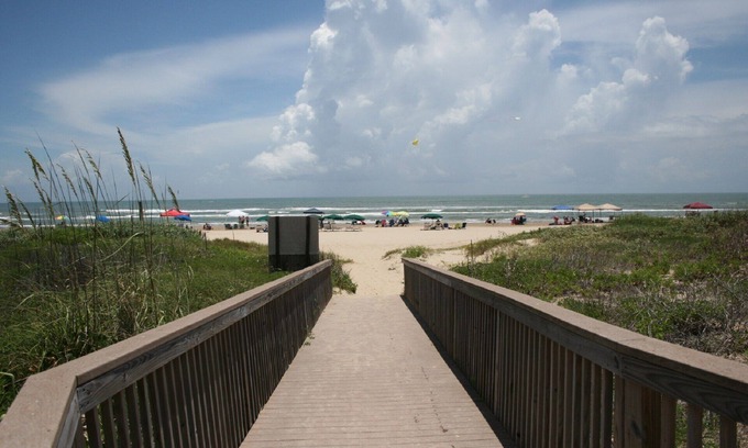 South Padre Island Condominio | New Listing...Beachfront Ground Floor - Steps to Beach, Unbelievable Views!!!
