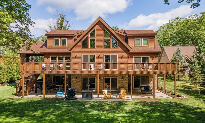 Waterfront Greens Casa | New! Livin' On A Whim: Lakefront, Hot Tub, Dock Slip!