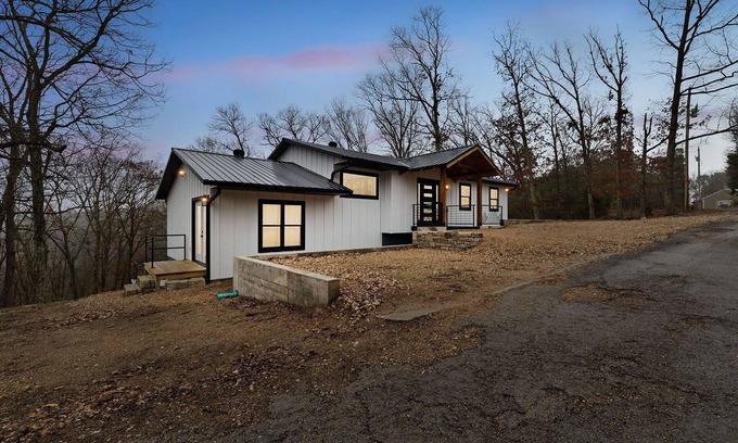 Eureka Springs Casa | NEW! Lost Ridge Retreat 5-Bedroom Home