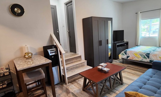 Central Escondido Apartamento | New ! Lovely Studio w/ patio, Parking on premises