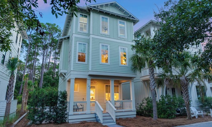 Treetop Casa | New Lux Downtime Seacrest Pet Friendly, Pool, Beach Access , Bikes