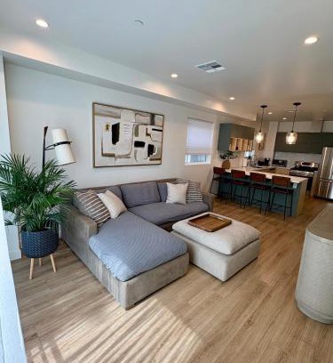 Sherman Oaks Apartamento | New Luxe 3B 3Bath Townhouse