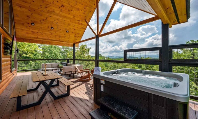 Gatlinburg - Pigeon Forge Chalet De Esquí | New Luxe Mountain Cabin + Hot Tub + Views