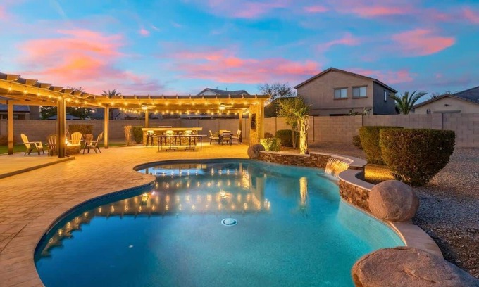 Del Rio Ranch Casa | *NEW* Luxe Nascar Pool Paradise Fire Pit Ping Pong