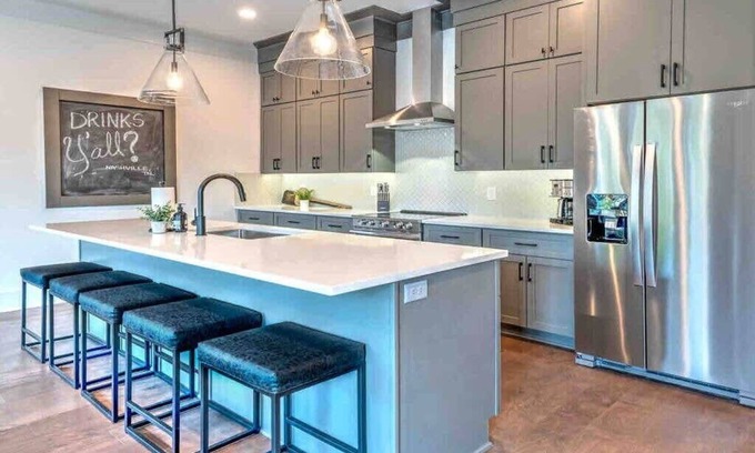 Eastwood Casa | New luxury 14 beds! Insta worthy|Baller game room