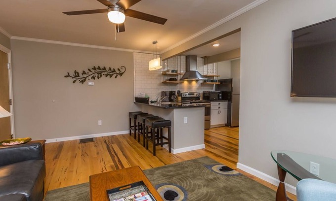 Winston - Salem Apartamento | 1BR, pasos del Hospital Baptist (9)