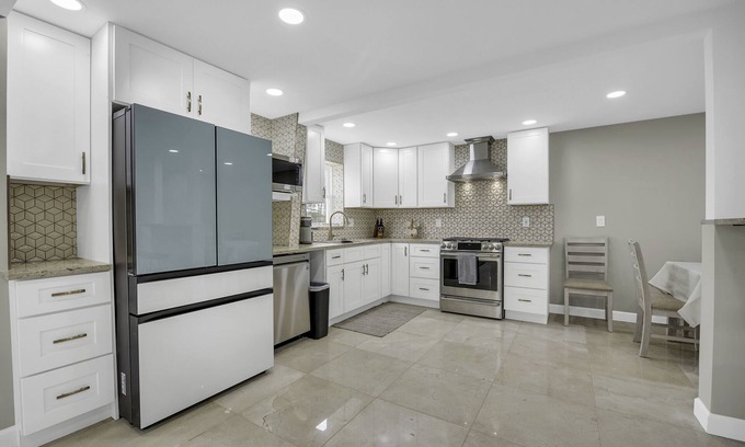 Farmington Hills Apartamento | New Luxury 3 Bedroom /2.5 Baths ready to move in!