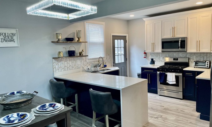 Forest Hill Casa | New Luxury 3 Bedroom Private House & Backyard
