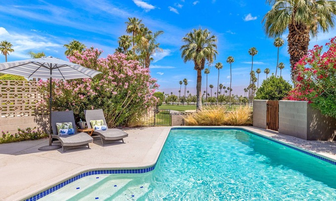 Palm Desert Casa | Nuevo y moderno diseñador de mediados de siglo remodelado, el hogar de El Paseo en el campo de golf